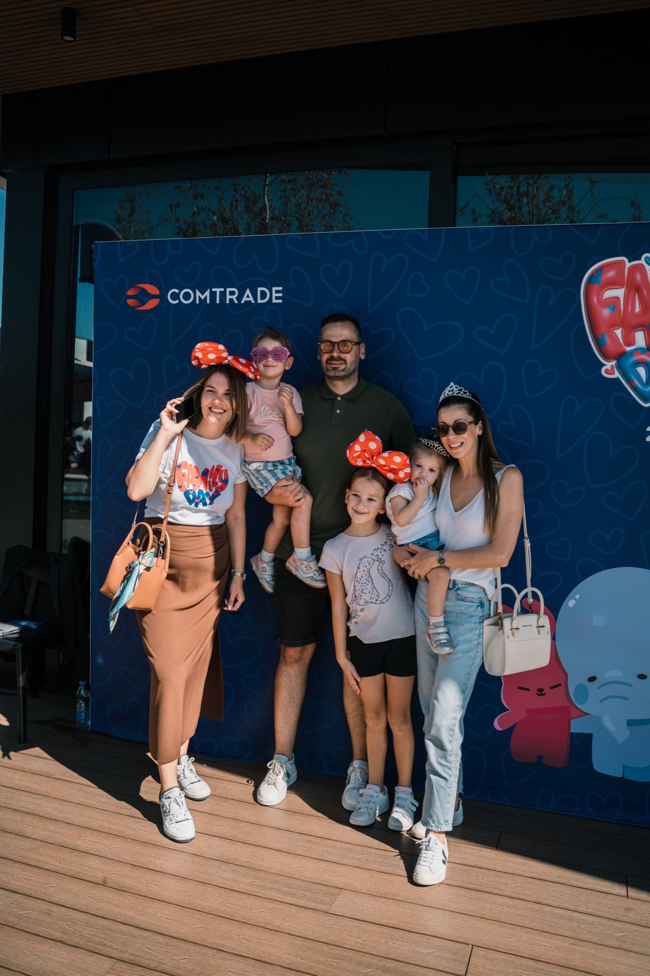 Porodica sa rekvizitima na Comtrade Family Day događaju